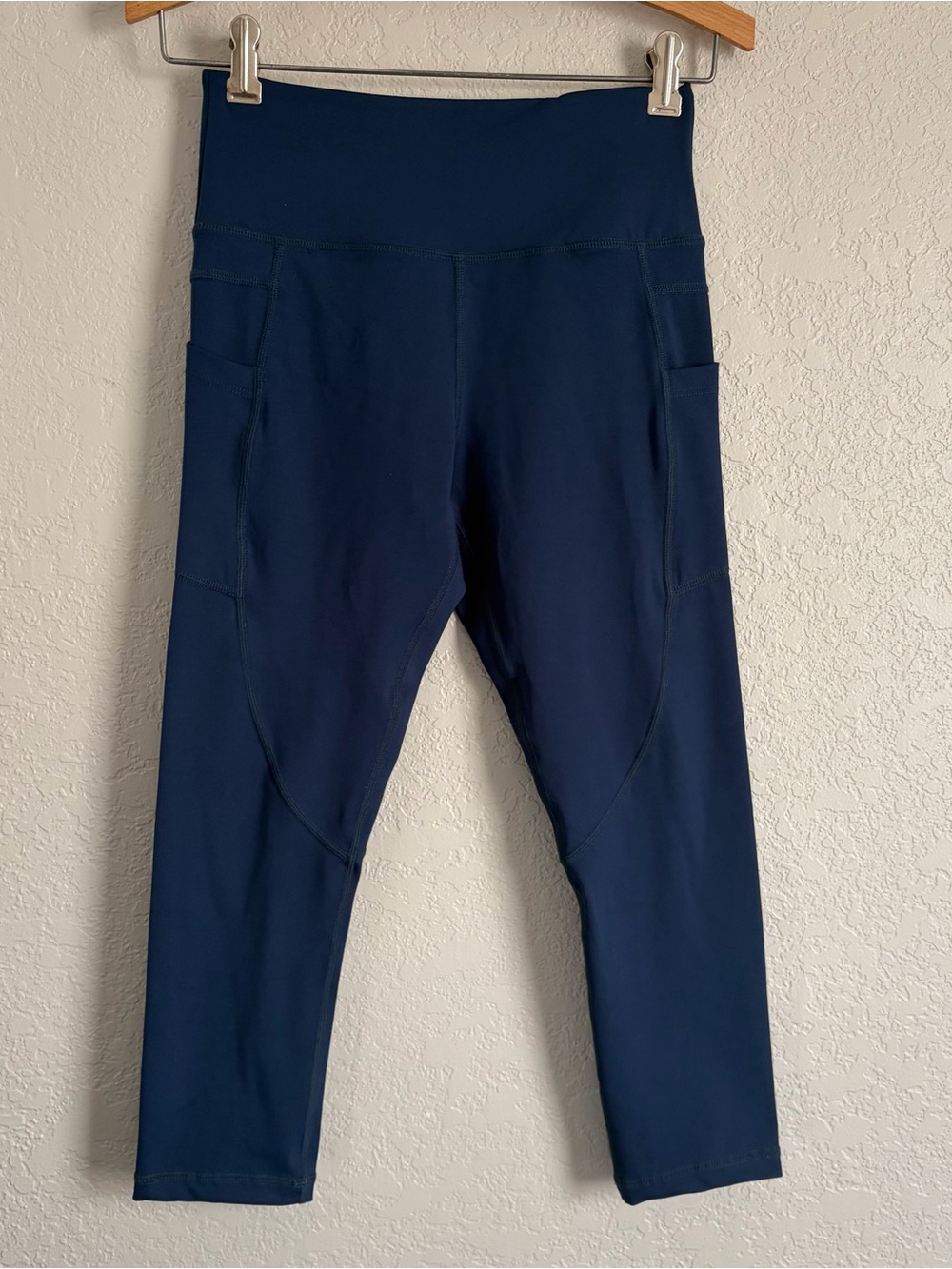 Zyia Active Women's Size 4 Navy Blue Capri Cropped Leggings Athletic Wear